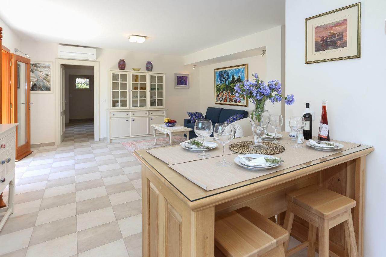 Secret Garden Barada Beach Apartment Trogir Extérieur photo