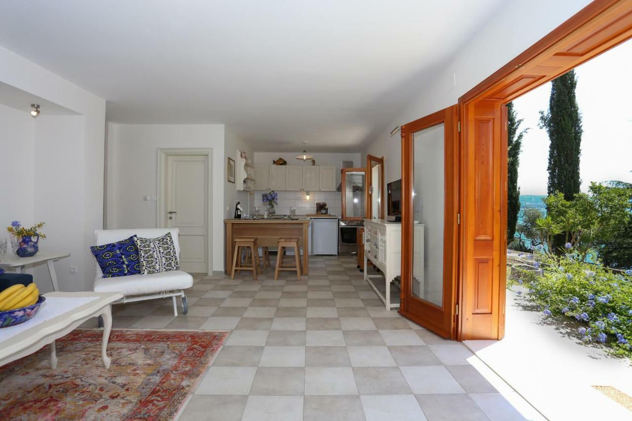 Secret Garden Barada Beach Apartment Trogir Extérieur photo