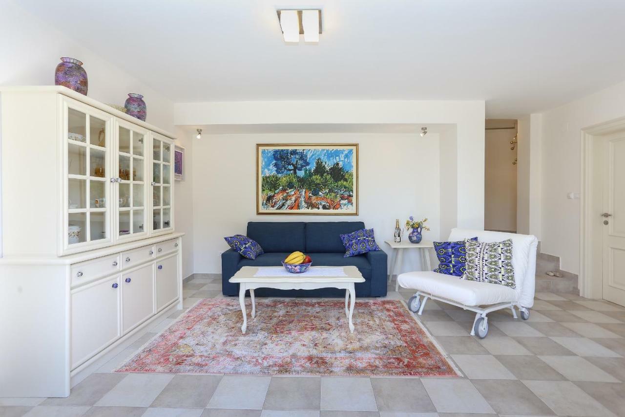 Secret Garden Barada Beach Apartment Trogir Extérieur photo